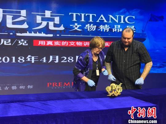 泰坦尼克文物抵达武汉开箱 场景复原重现巨轮传奇