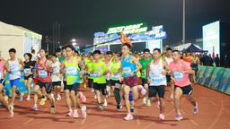 五千跑友倾情参与 广西象州举办跨年荧光夜跑喜迎新年
