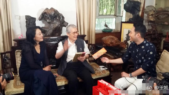 组图:王姬看望90岁“姜子牙” 忆35年师生情_娱乐_腾讯网