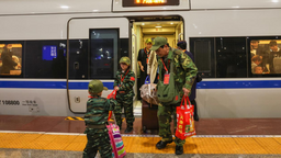 廣西迎來今年首趟返鄉專列 130名在粵務工退役軍人及家屬順利抵邕