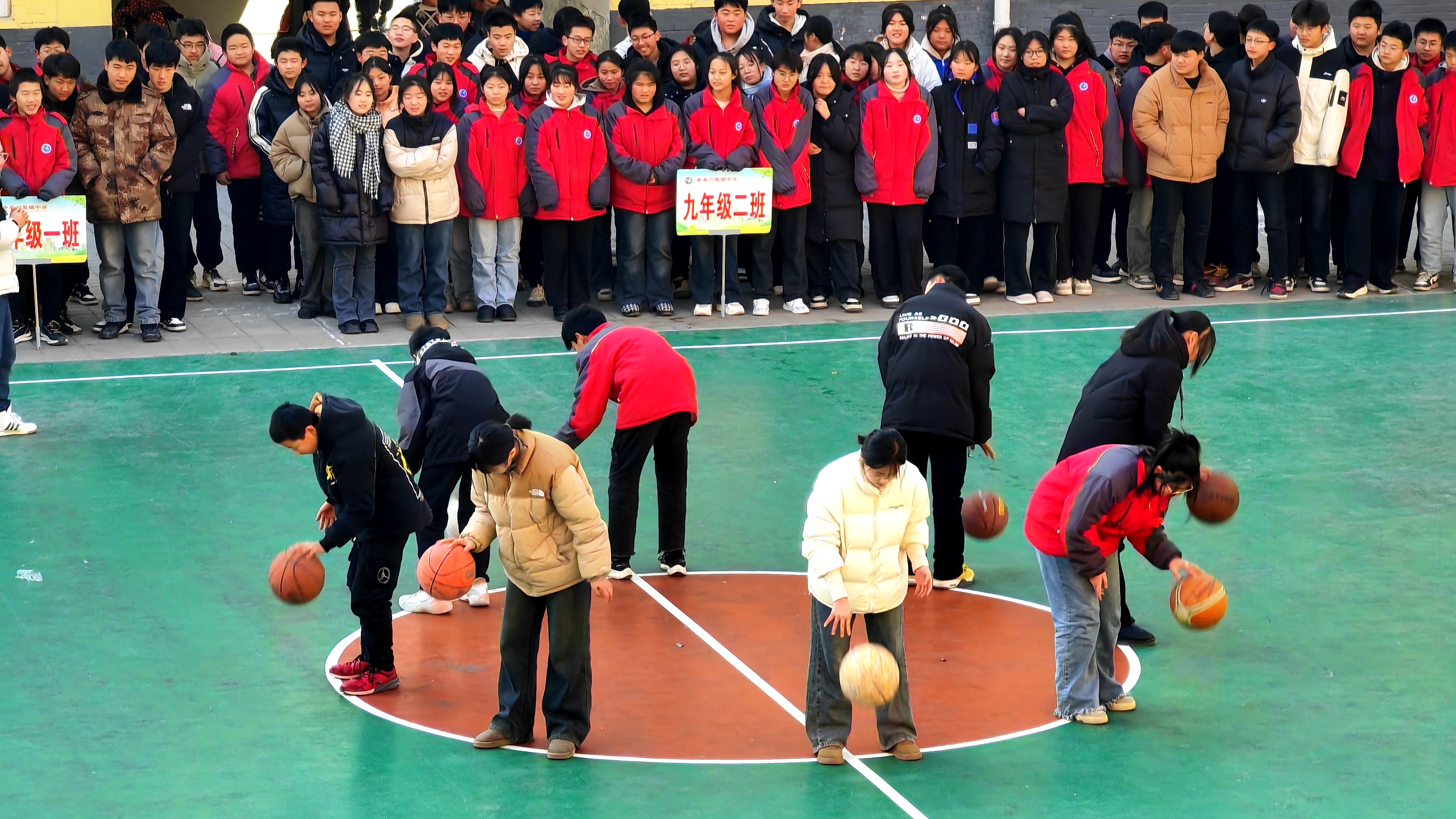 河北唐县：多彩体育活动为山村校园注入活力_fororder_花样排球表演