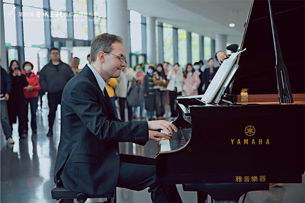 （转载）大运、科幻和“花花”……2023，成都“三城三都”的万千气象_fororder_未标题-24