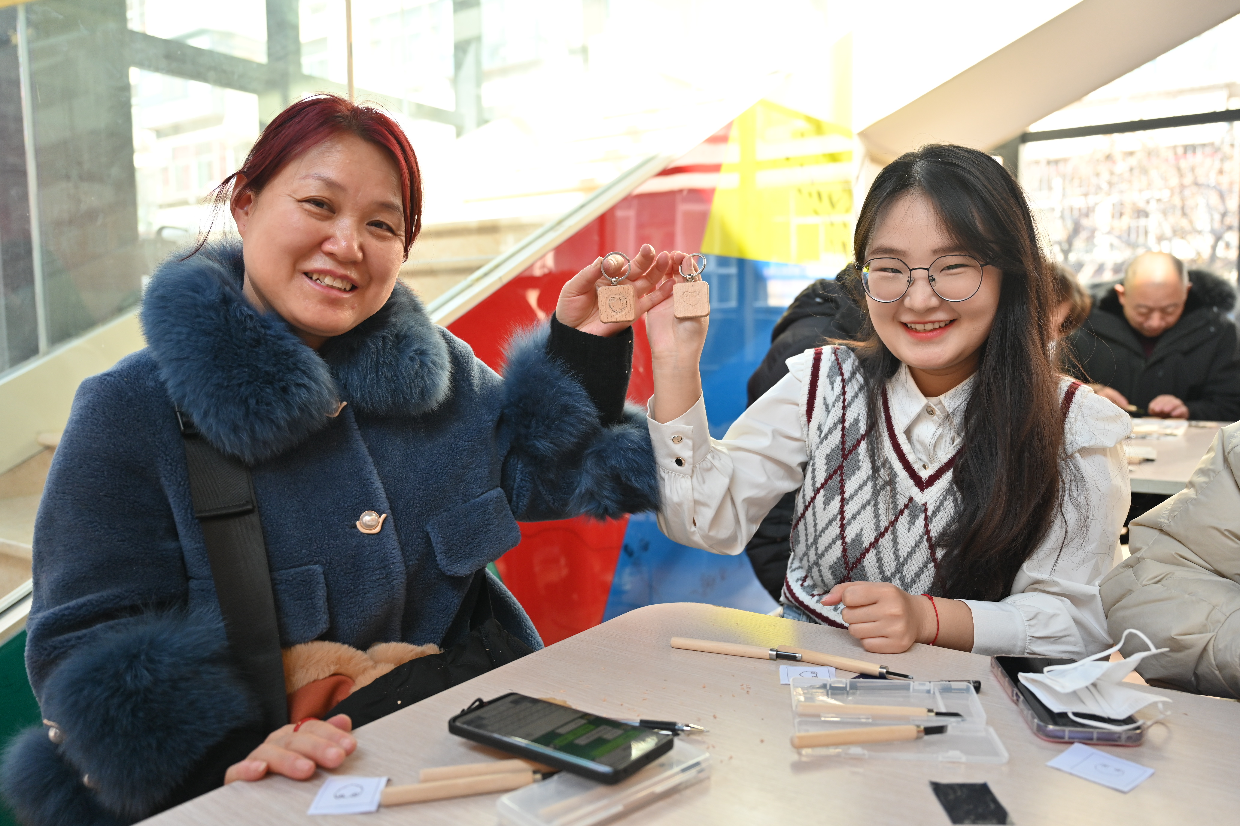 石家庄市新华区：非遗木雕进社区 传统文化润民心_fororder_微信图片_20240104163720