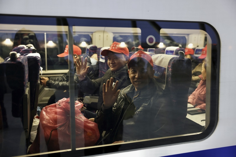 新春走基层 | “直通车”护送老乡温暖返乡