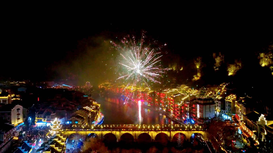 貴州鎮遠傳統龍燈會從正月初七玩到十六  弘揚古城千年習俗_fororder_圖片3