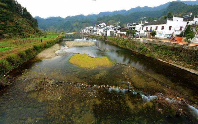 中國最圓的村子靠木板過河 山環水繞如仙境