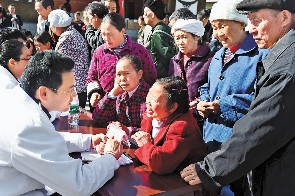 【焦點圖】“重慶健康快車”開進武隆 為貧困鄉鎮群眾送醫送藥