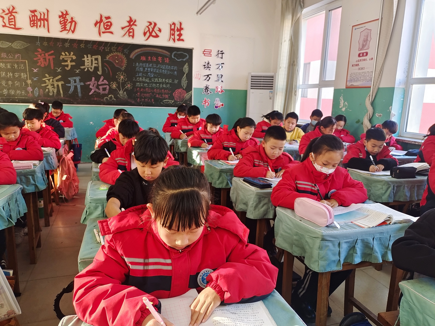 保定市满城区：显书写之功 展文字之美_fororder_满城小学规范汉字书写活动现场 摄影 李立新