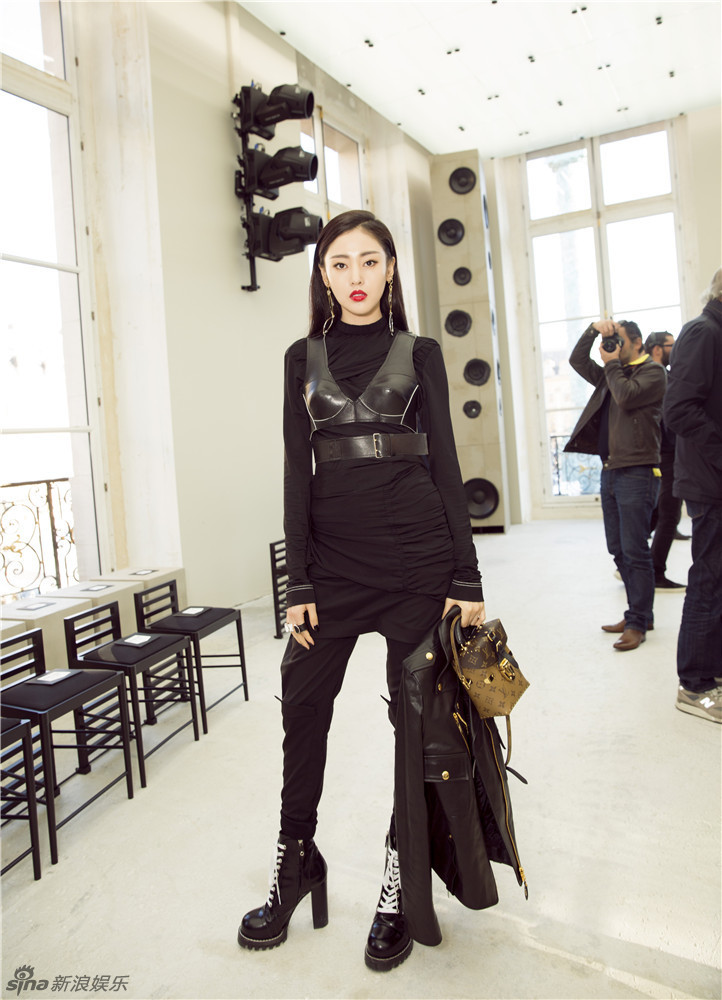 张天爱秀场内外大变样 米兰达-可儿晒合影