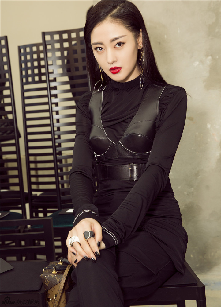 张天爱秀场内外大变样 米兰达-可儿晒合影