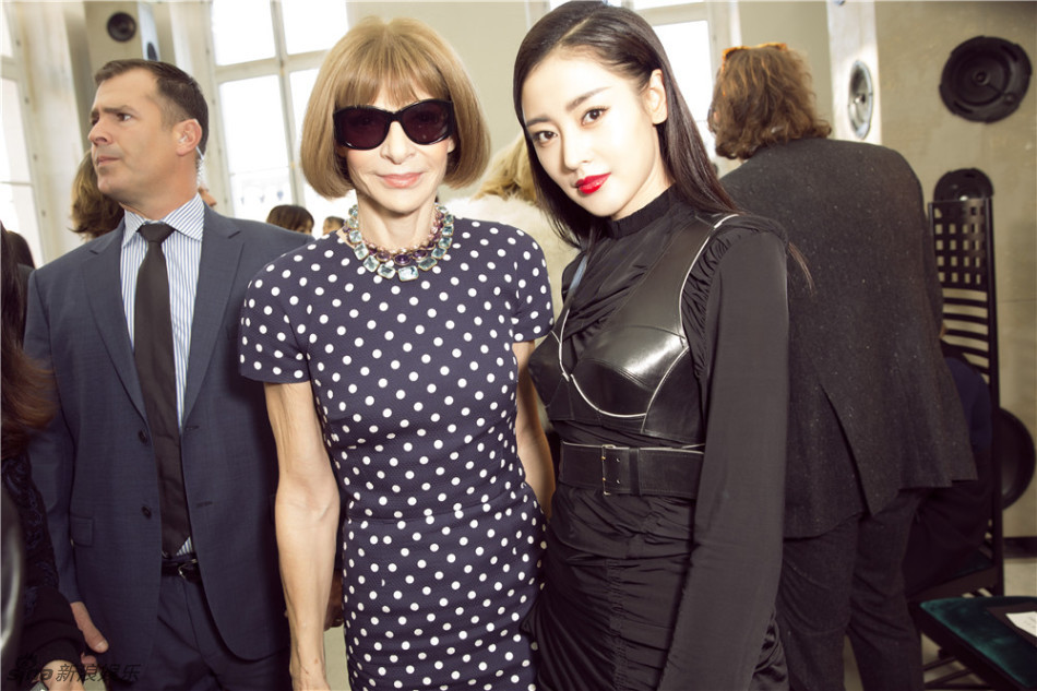 张天爱秀场内外大变样 米兰达-可儿晒合影