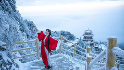 Taking Pictures in Hanfu at Attractions in Luoyang_fororder_图片7