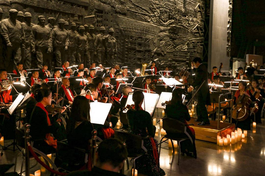 沉浸式燭光交響音樂會在鞍鋼博物館精彩上演