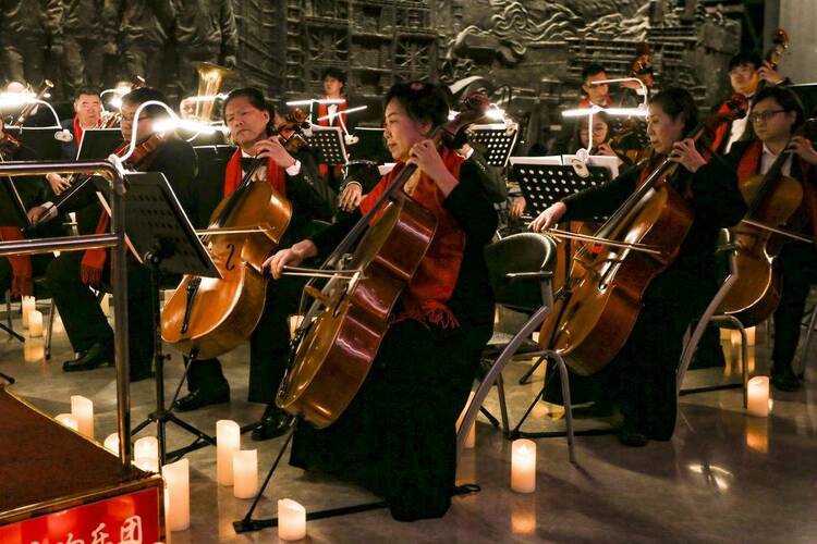 沉浸式燭光交響音樂會在鞍鋼博物館精彩上演