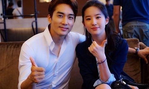 宋承宪首尔与刘亦菲庆生 秀恩爱粉碎分手传闻