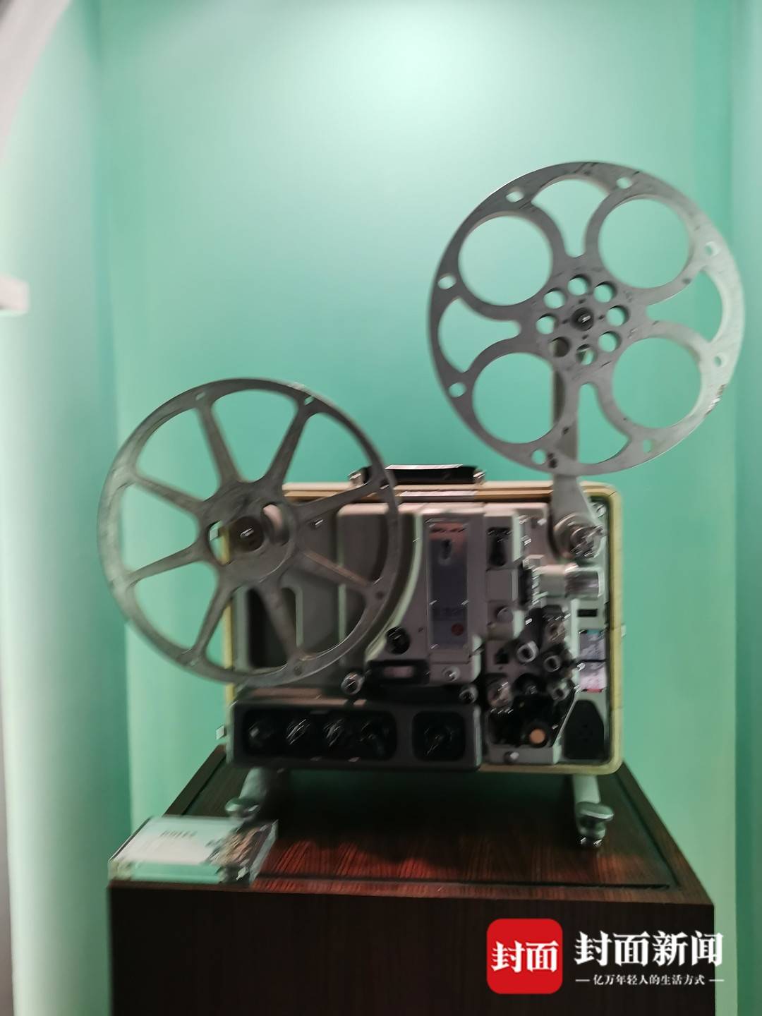 （转载）“百岁”放映机重映老成都影像 成都首个电影轻博物馆今日开馆
