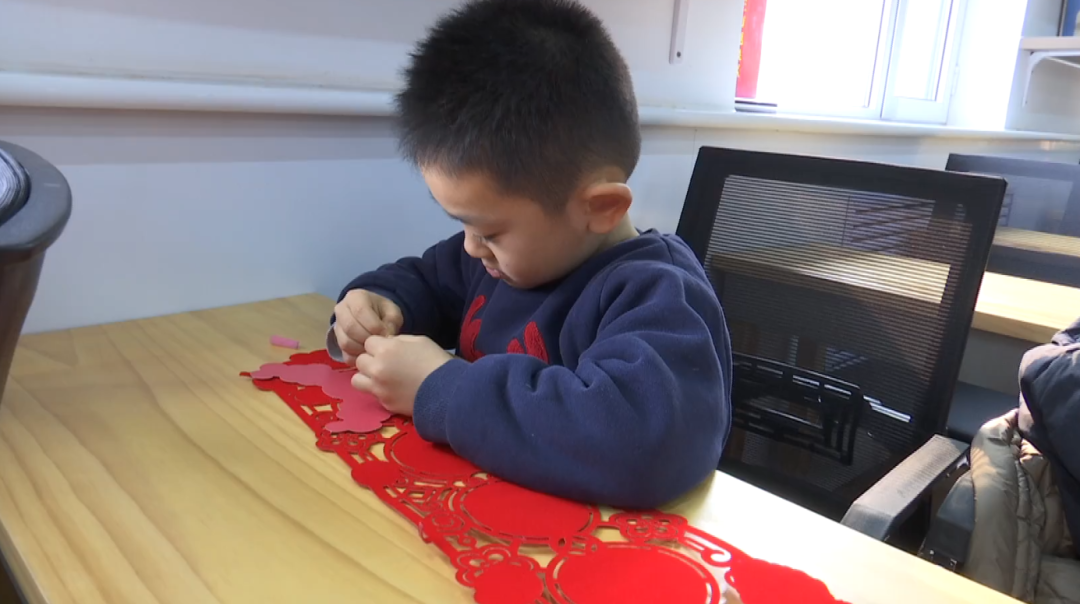 石家庄市鹿泉区：巧手DIY 春联送祝福_fororder_2