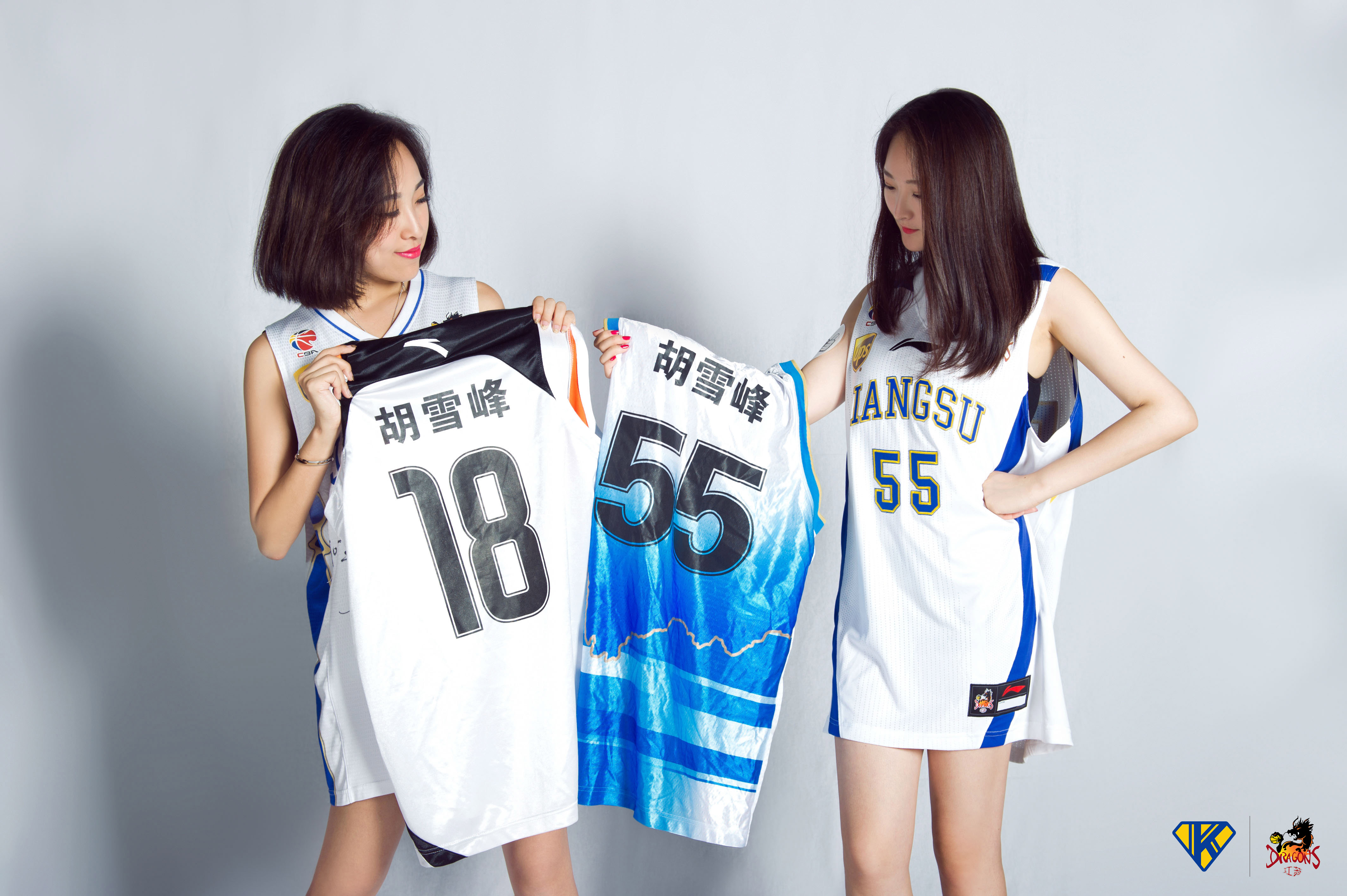 够花!美女披胡雪峰球衣 宣布36岁老兵不退役