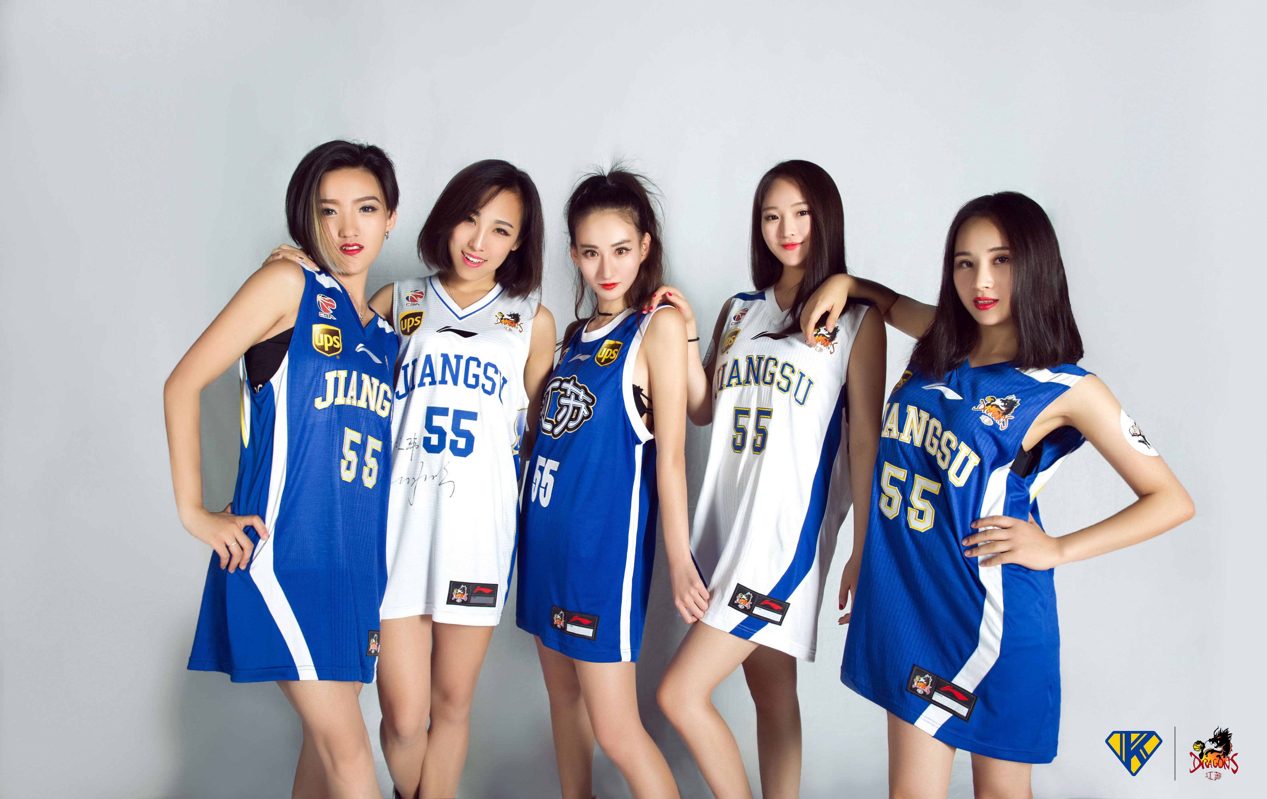 够花!美女披胡雪峰球衣 宣布36岁老兵不退役