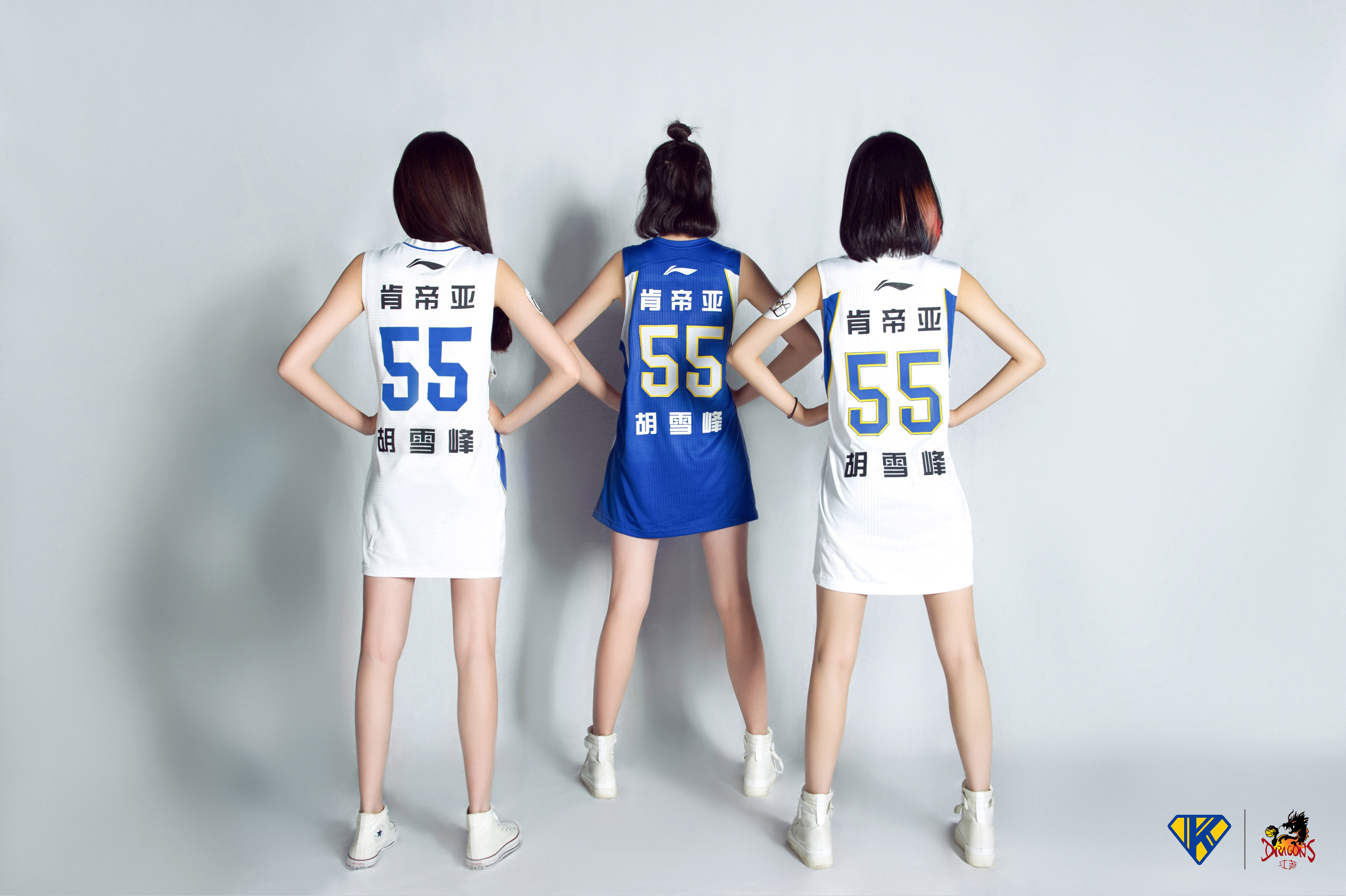 够花!美女披胡雪峰球衣 宣布36岁老兵不退役