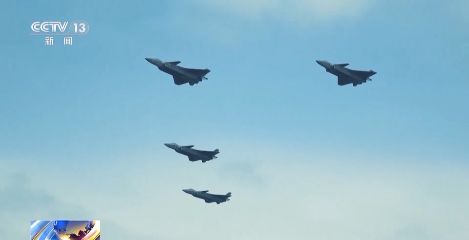 飞出新时代的荣光！这就是歼-20飞行员的英姿→