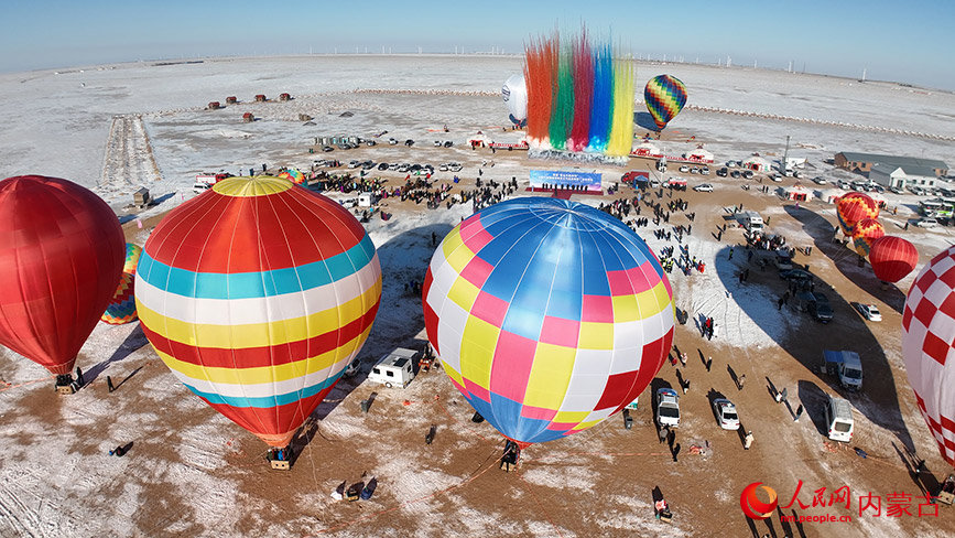 内蒙古二连浩特：骏马飞驰中国“正北门”_fororder_LOCAL1704545587643RSGM08EBFU