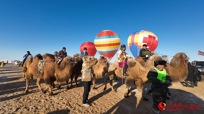 内蒙古二连浩特：骏马飞驰中国“正北门”_fororder_LOCAL1704545587705F8XZYC8953