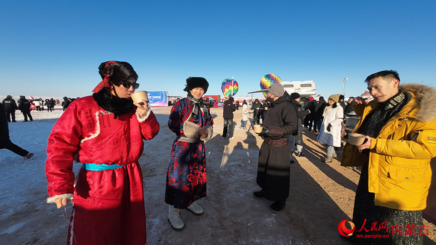 内蒙古二连浩特：骏马飞驰中国“正北门”_fororder_LOCAL17045455876623J6JMSPYSK