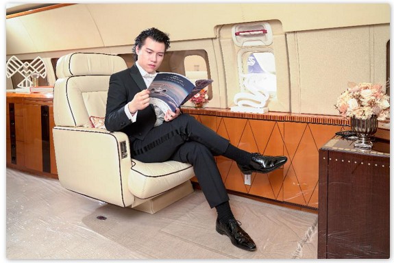 将公务机出行变成高雅艺术—华龙航空携手钢琴家Z Xavier举办私人飞机音乐会 将公务机出行变成高雅艺术—华龙航空携手钢琴家Z Xavier举办私人飞机音乐会