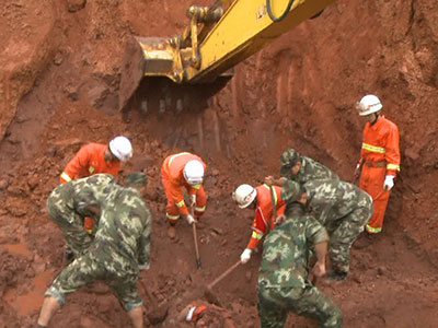 云南普洱发生山体滑坡4名工人被埋 其中1人遇难
