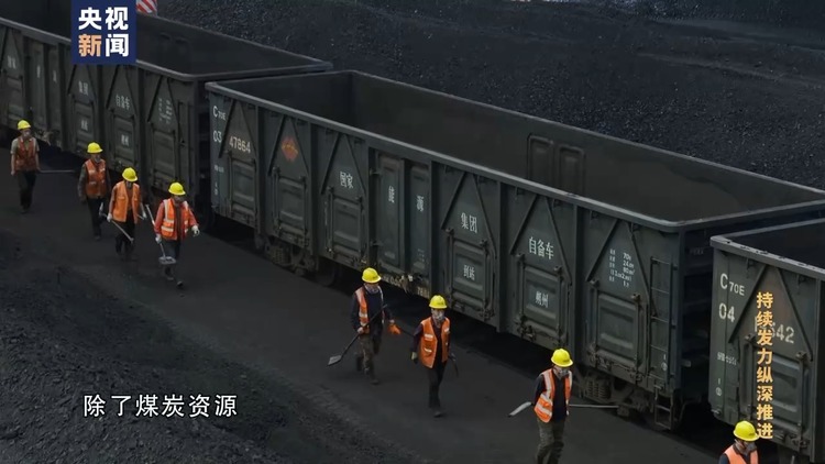 电视专题片《持续发力纵深推进》第四集《一体推进“三不腐”》