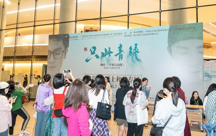剧场档期最长已排至今年8月 四川演艺市场“井喷”带动文旅消费升级