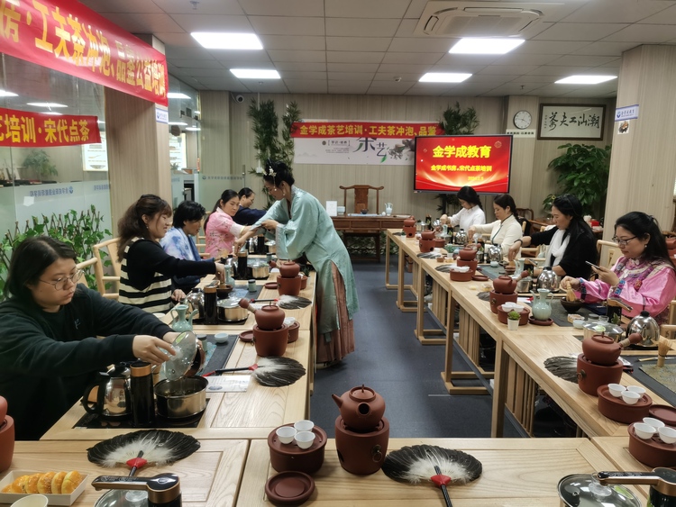 深圳龙华：百家城市书房，让阅读之光照亮千家万户_fororder_rBABCWXDR3aAP2MMAAAAAAAAAAA083_3648x2736_750x563