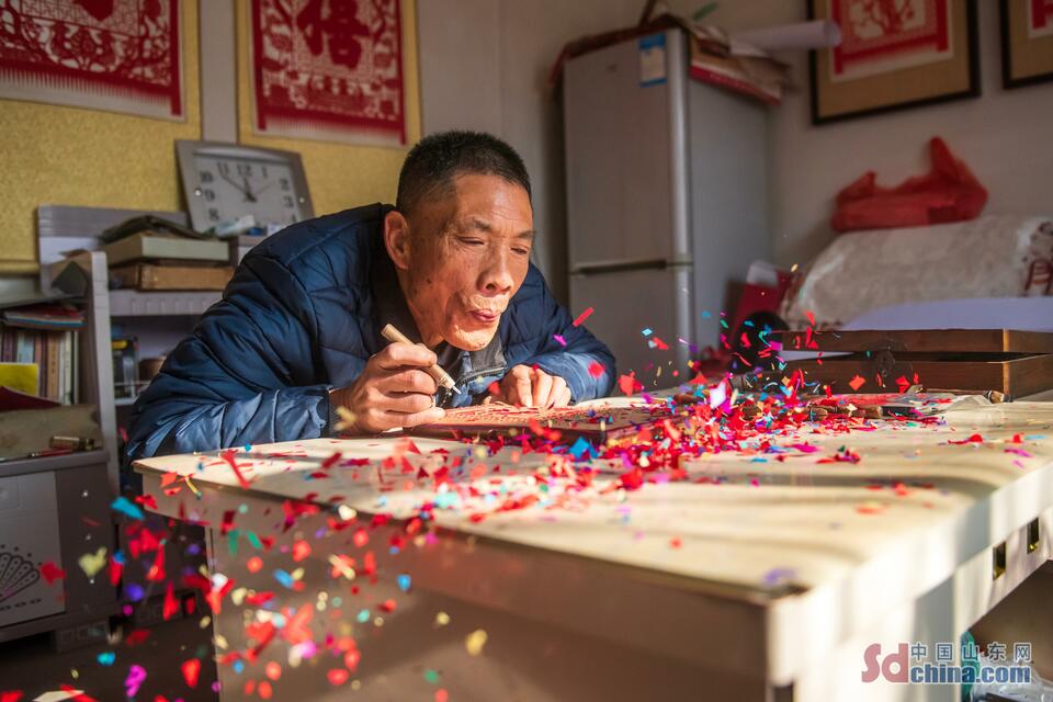山东日照“过门笺”:一剪一刻展技艺-国际在线