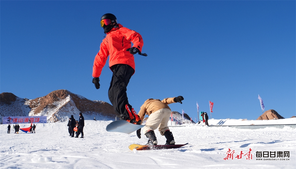 張掖山丹冰雪運動嘉年華燃情啟幕_fororder_2