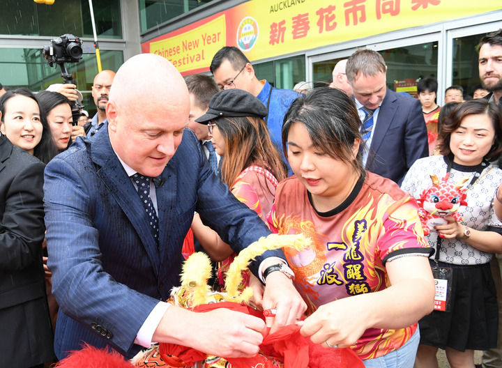 龙行四海 天下同春——世界在浓浓年味中感受中国文化魅力