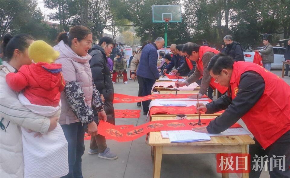 打糍粑、搓麻花、寫春聯……湖北江陵系列傳統民俗活動迎新春