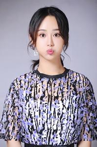 杨紫得了荨麻疹 晒“半脸”自拍照满脸红痕(图)