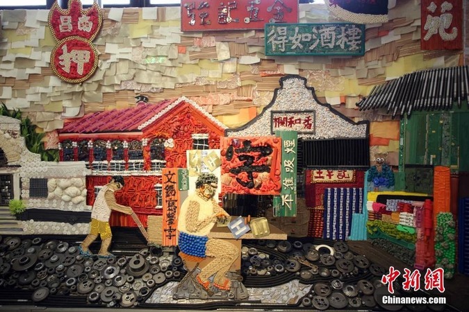 4月17日,香港湾仔动漫基地举办“城市闸志”展览。中新社记者 洪少葵 摄