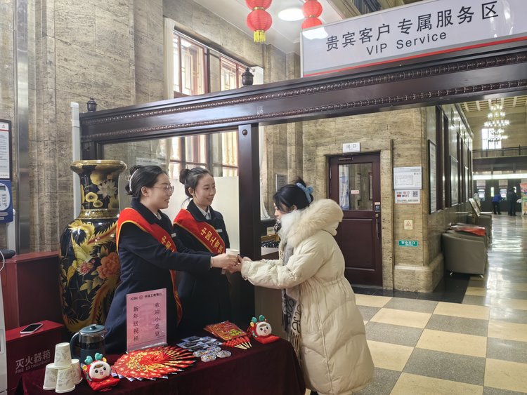 工商銀行哈爾濱分行:傾情服務南方遊客 傳遞冬日溫情_fororder_圖片2