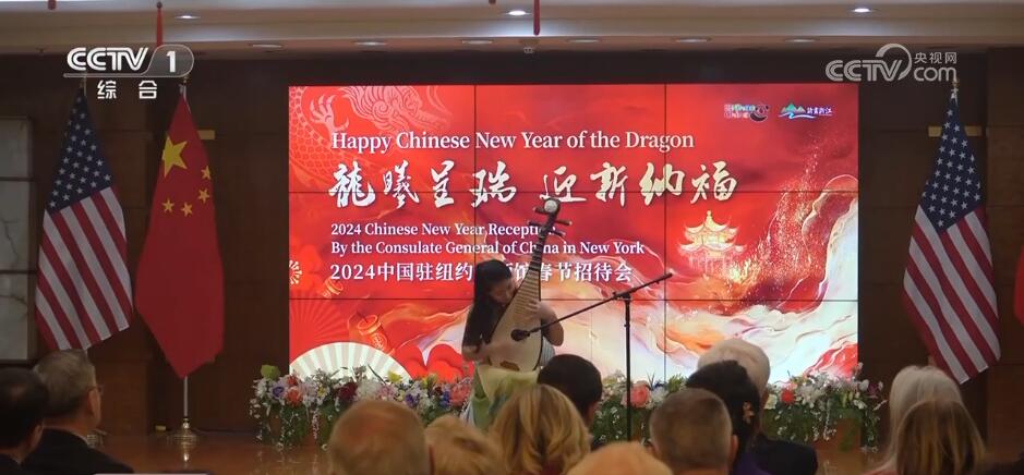 穿唐装、包饺子、表演武术 “中国红”点亮世界各国 欢庆中国年
