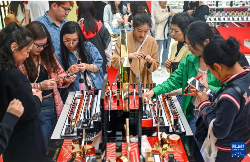 春節海南離島免稅消費火爆折射中國消費活力_fororder_abc7ef4fe0be4591ac21017fd43f9ca4