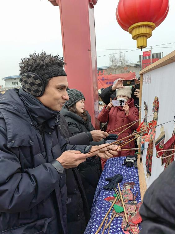 Foreign Visitors Treated to Special Chinese New Year Market, Fun in the Snow, Hot Springs, Liaoning Cuisine_fororder_图片2