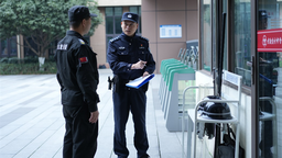 重慶九龍坡警方站好龍年第一班“護學崗”