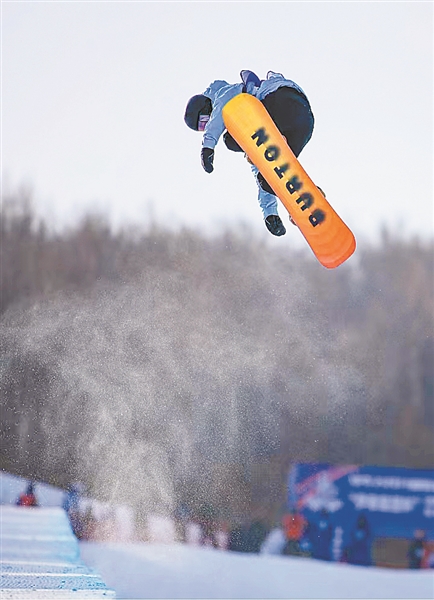 張心昊勇奪單板滑雪U型場地技巧青年組比賽亞軍 廣西代表團喜摘第二枚獎牌