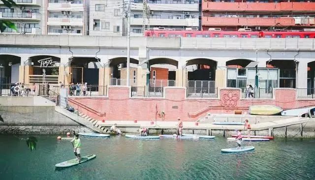 从废弃桥下空间到网红打卡地，这个国家做对了什么？