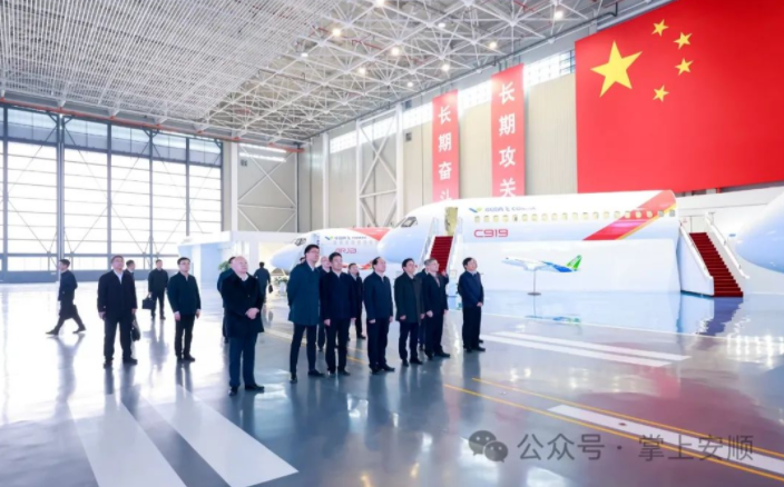 安顺市党政代表团到上海市拜访中国商用飞机有限责任公司