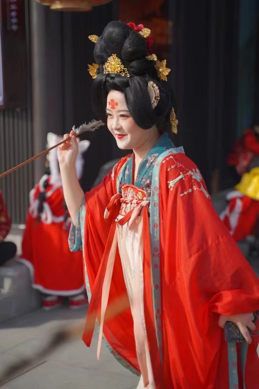 国潮正当时 汉服成顶流