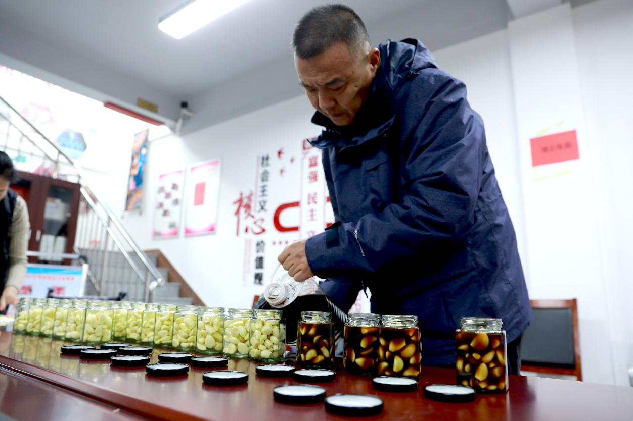 沧州市新华区：“腊八”送温情 “粥到”暖人心_fororder_图片9