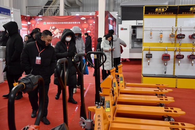 图片默认标题_fororder_2024年第四届中国（东闾）起重机械博览会展厅现场。 赵琪摄.JPG